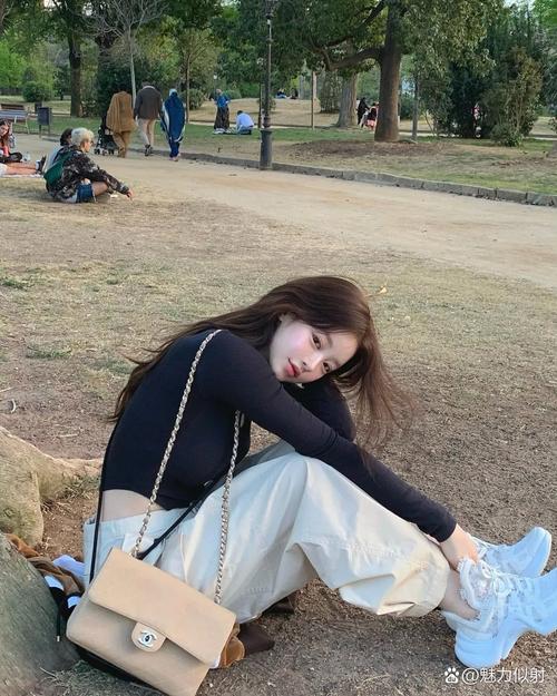 打烊后仅剩俩个人的沙龙日剧吧