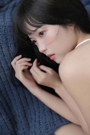 揉我胸啊嗯～出水了电影